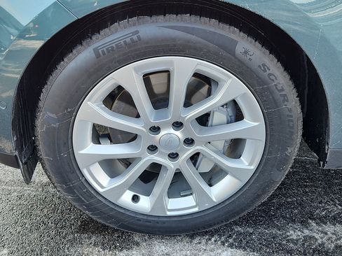 Used 2025 Land Rover Range Rover Sport SE image 9