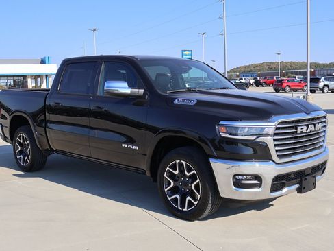 Used 2026 RAM 1500 Laramie AWD/4WD image 5