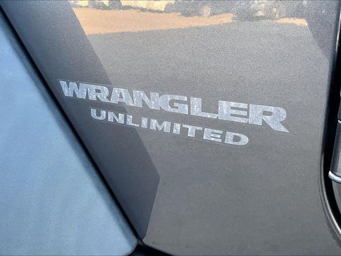 Used 2016 Jeep Wrangler Unlimited Rubicon w/ Connectivity Group AWD/4WD image 10