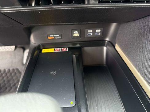 Used 2025 Toyota Camry LE w/ Convenience Package image 22