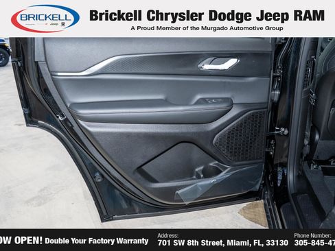 New 2025 Jeep Grand Cherokee L Laredo image 12