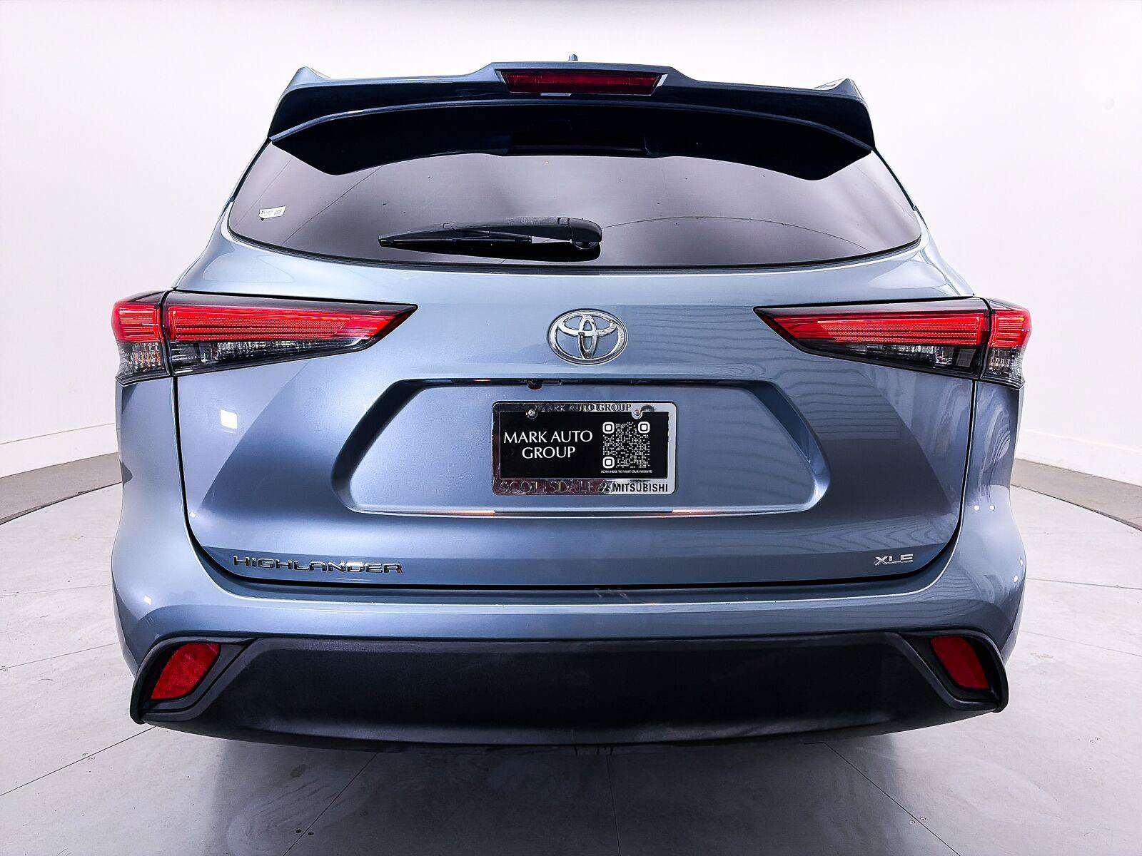 Used 2022 Toyota Highlander XLE FWD image 15