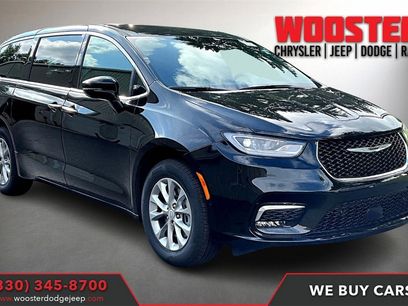 New 2025 Chrysler Pacifica Select