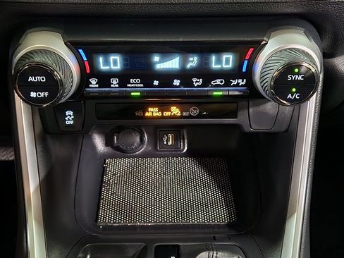 Used 2023 Toyota RAV4 SE AWD/4WD image 39