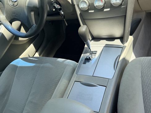 Used 2010 Toyota Camry LE FWD image 12