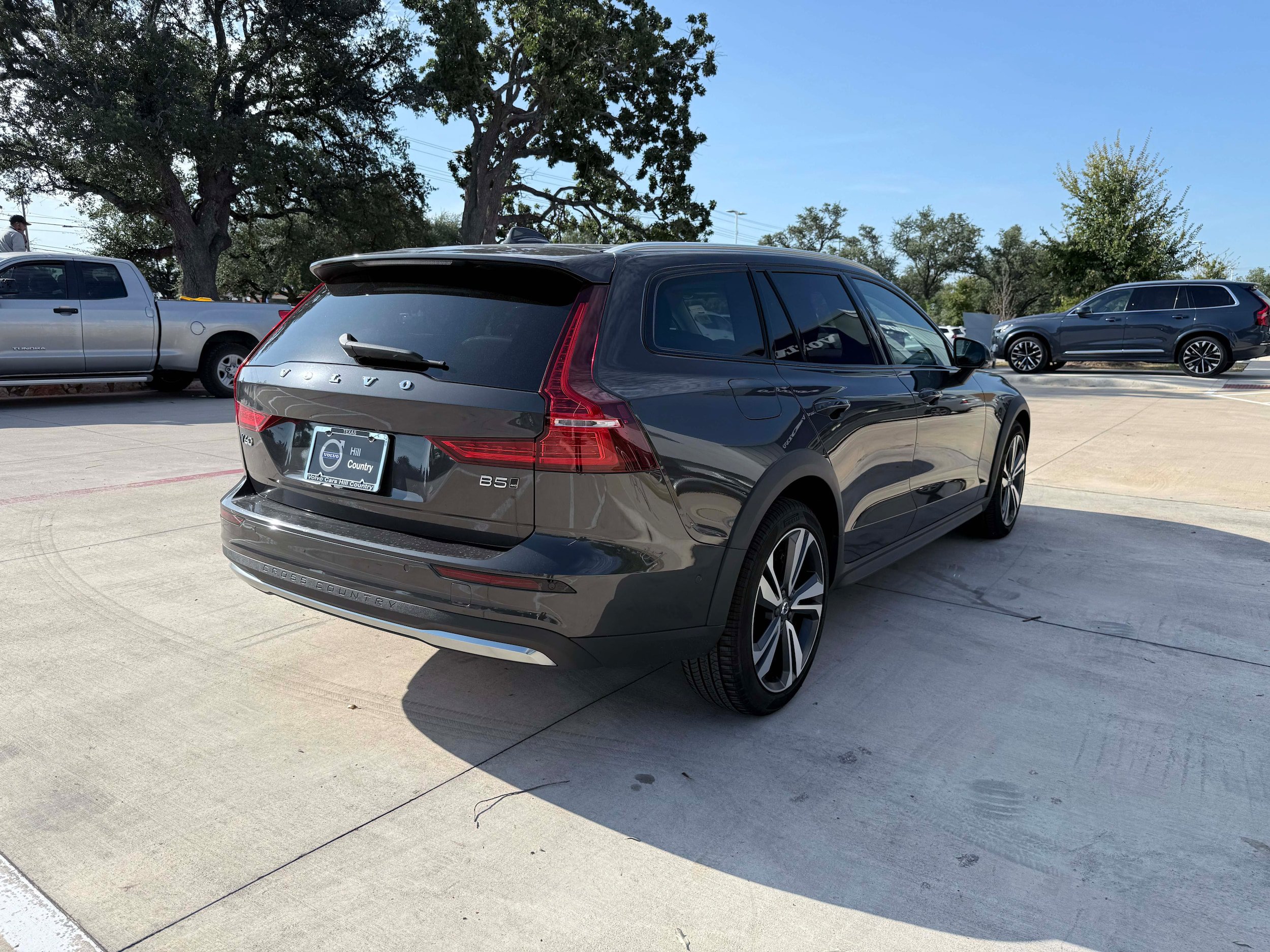 Certified 2025 Volvo V60 B5 Cross Country Plus AWD/4WD image 6