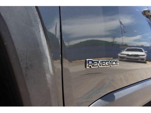 Used 2017 Jeep Renegade Limited image 19