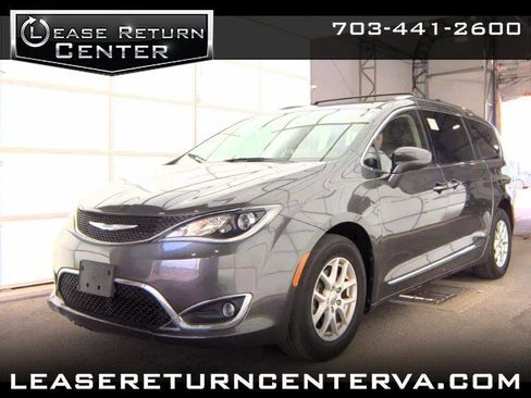 Used 2020 Chrysler Pacifica Touring-L FWD image 1