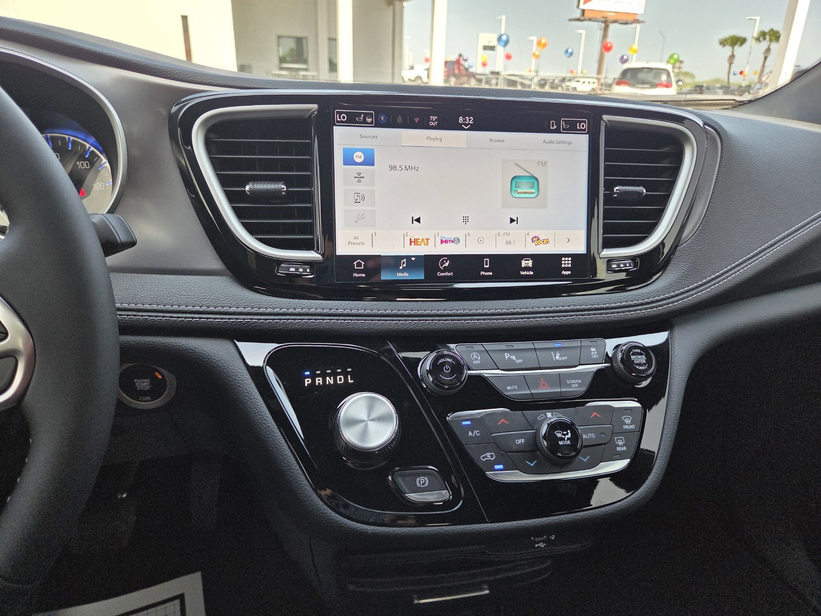 New 2026 Chrysler Pacifica Select FWD image 32