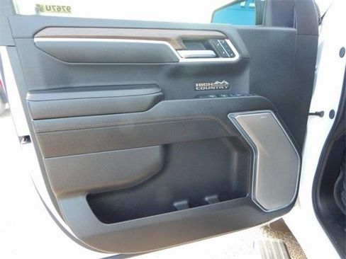 Used 2025 Chevrolet Silverado 1500 High Country w/ LPO, Dark Essentials Package image 17