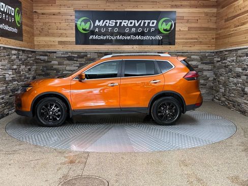 Used 2018 Nissan Rogue SV w/ Sun & Sound Touring Package image 6