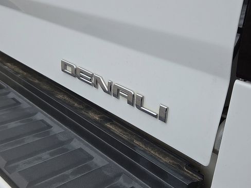 Used 2019 GMC Sierra 2500 Denali w/ Duramax Plus Package AWD/4WD image 8