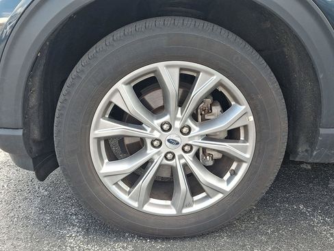 Certified 2023 Ford Explorer XLT w/ Equipment Group 202A AWD/4WD image 4