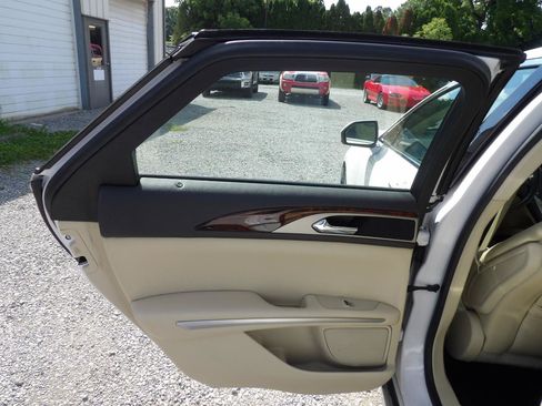 Used 2014 Lincoln MKZ AWD image 8