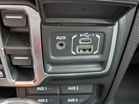 Used 2026 Jeep Gladiator Sport AWD/4WD image 24