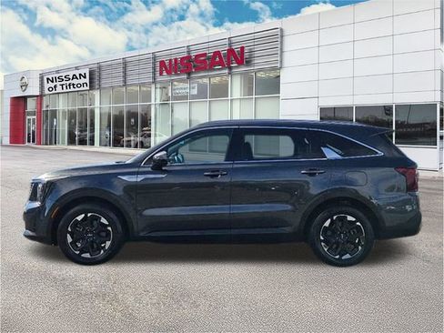 Used 2024 Kia Sorento S image 4