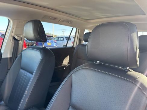 Used 2024 Volkswagen Tiguan SE image 23