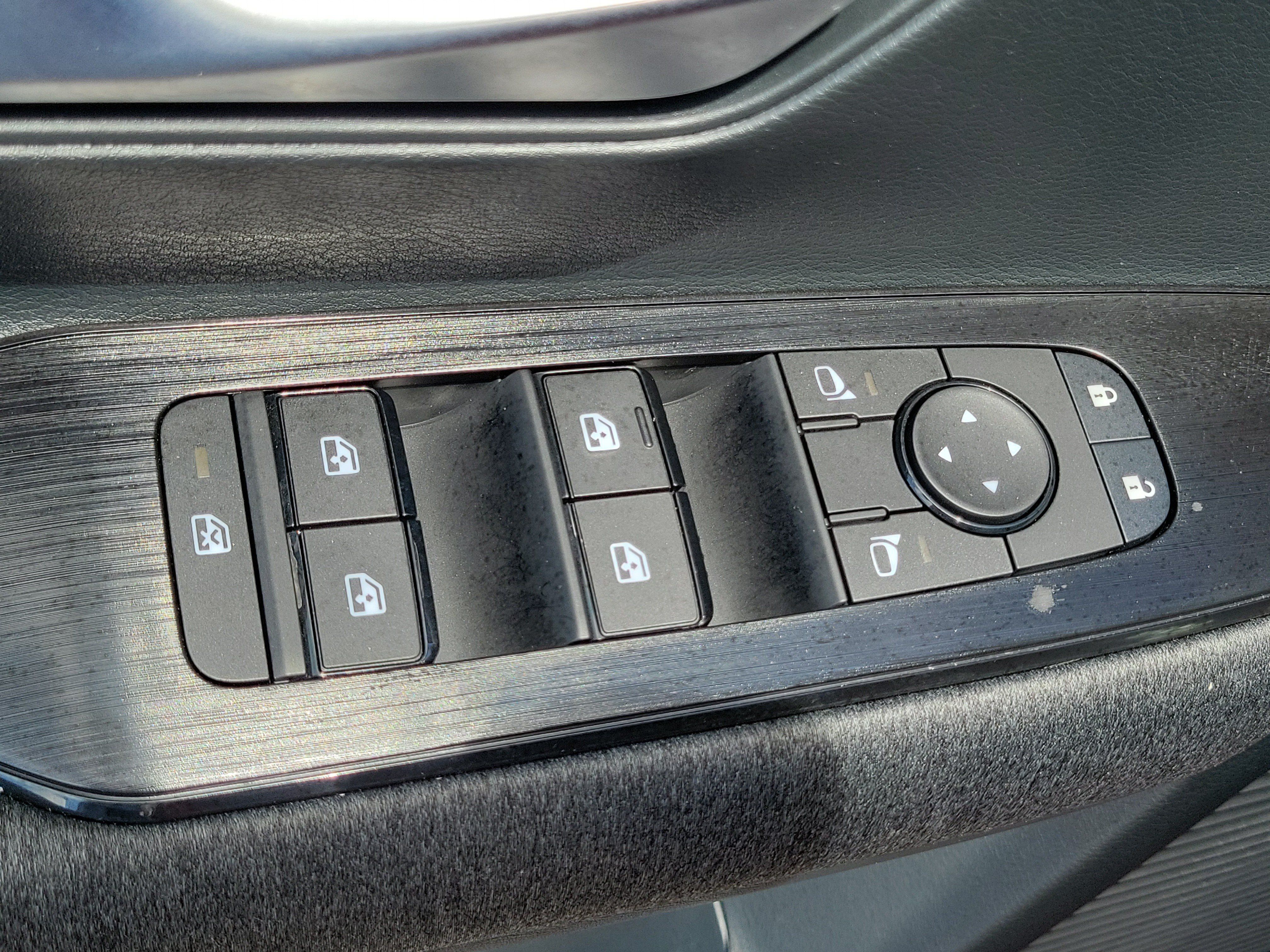 Used 2025 Nissan Kicks SV FWD image 29