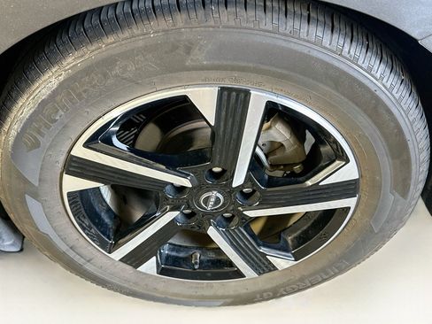 Used 2025 Nissan Sentra SV w/ All-Weather Package FWD image 11
