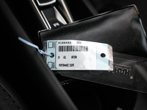 Used 2024 McLaren Artura image 36