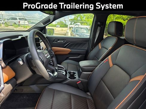 Used 2024 GMC Canyon AT4 w/ AT4 Premium Package AWD/4WD image 9