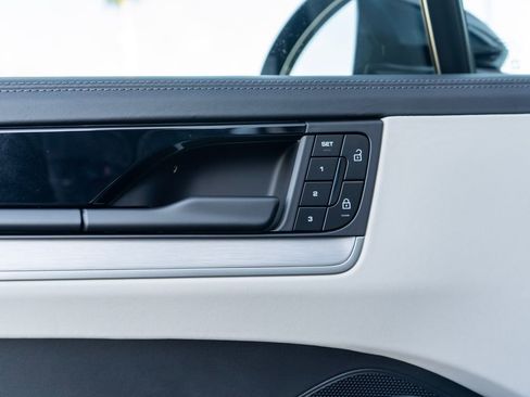 New 2026 Porsche Cayenne Coupe AWD/4WD image 30