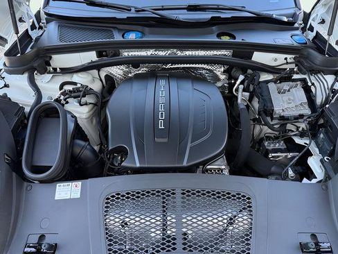 Used 2021 Porsche Macan image 30