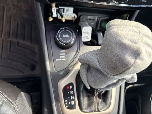 Used 2015 Jeep Cherokee Limited image 21