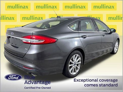 Certified 2017 Ford Fusion SE w/ Fusion SE Technology Package FWD image 4