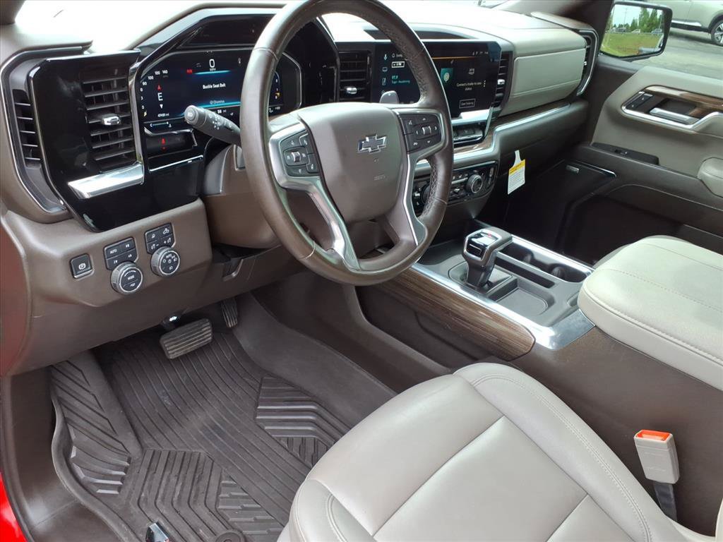 Used 2024 Chevrolet Silverado 1500 LT Trail Boss w/ LT Trail Boss Premium Package AWD/4WD image 11