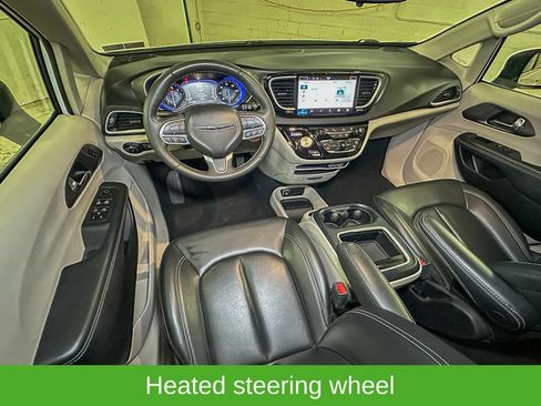 Used 2023 Chrysler Pacifica Touring-L FWD image 12