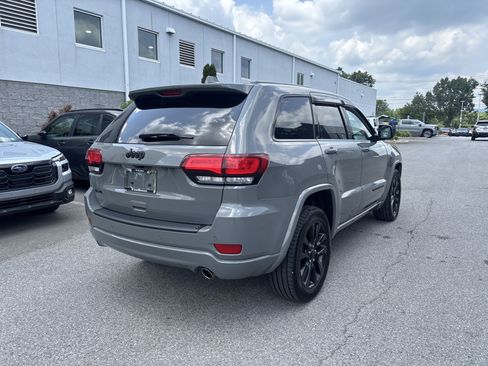 Used 2020 Jeep Grand Cherokee Altitude AWD/4WD image 9
