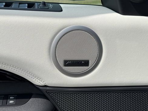 Certified 2025 Land Rover Discovery S image 14