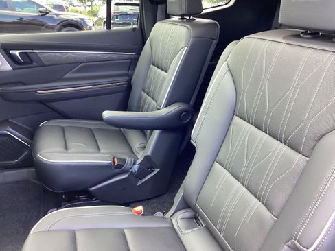 Used 2025 Buick Enclave Avenir w/ Trailering Package, 5000 lbs. FWD image 13