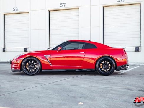 Used 2014 Nissan GT-R Premium image 47