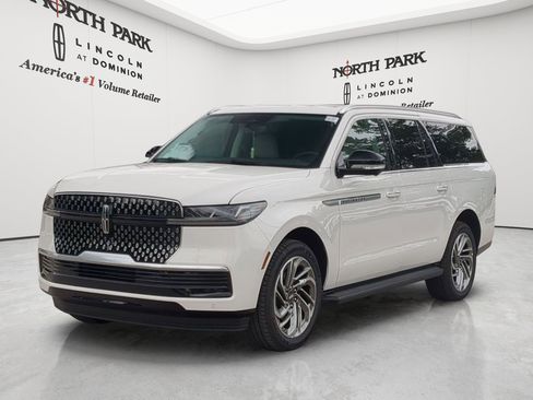 New 2026 Lincoln Navigator L Premier AWD/4WD image 7