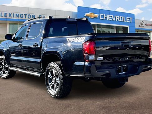 Used 2019 Toyota Tacoma TRD Sport image 2