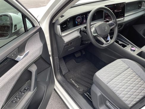 Used 2025 Volkswagen Tiguan S FWD image 8