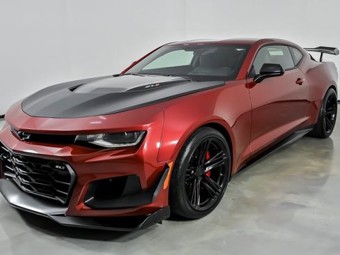 Used 2019 Chevrolet Camaro ZL1 RWD image 5
