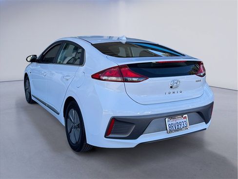 Used 2020 Hyundai Ioniq SE image 4