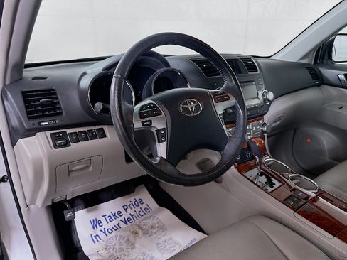 Used 2011 Toyota Highlander Limited w/ Tow Pkg AWD/4WD image 9