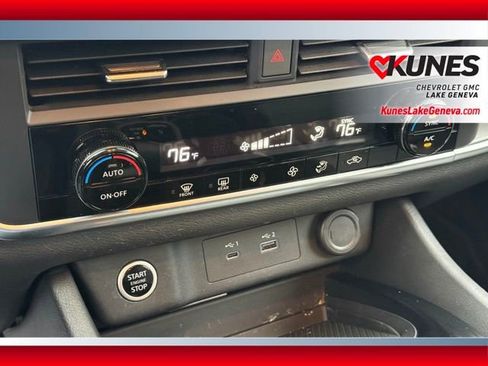 Used 2023 Nissan Rogue SV image 27