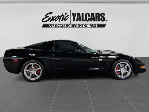 Used 2004 Chevrolet Corvette Coupe w/ Preferred Equipment Group RWD image 6