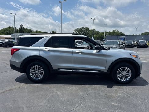 Used 2023 Ford Explorer XLT w/ Equipment Group 202A AWD/4WD image 6