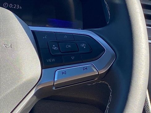 Certified 2024 Volkswagen Tiguan SE image 6