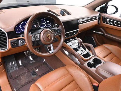 Used 2021 Porsche Cayenne Turbo w/ Premium Package Plus AWD/4WD image 10