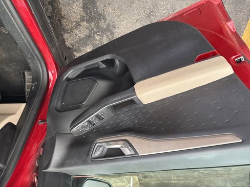 Used 2020 Ford Escape SE image 17