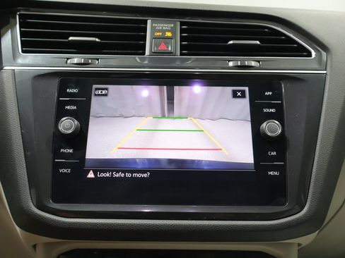 Used 2022 Volkswagen Tiguan SE w/ Panoramic Sunroof Package AWD/4WD image 25