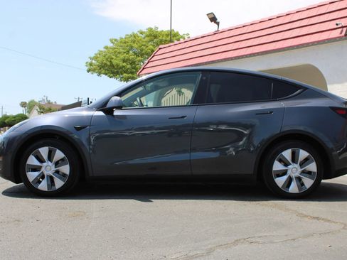 Used 2023 Tesla Model Y Long Range AWD/4WD image 38