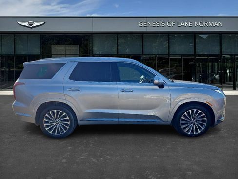 Used 2025 Hyundai Palisade Calligraphy image 3